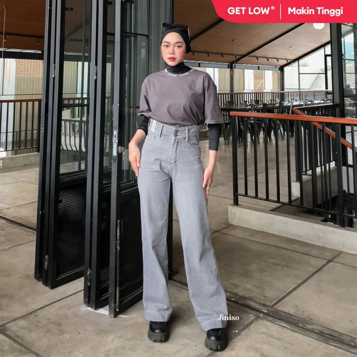 Kokrak yalangoch va qol bilan qoplangan. Jinsiy mushuk porno