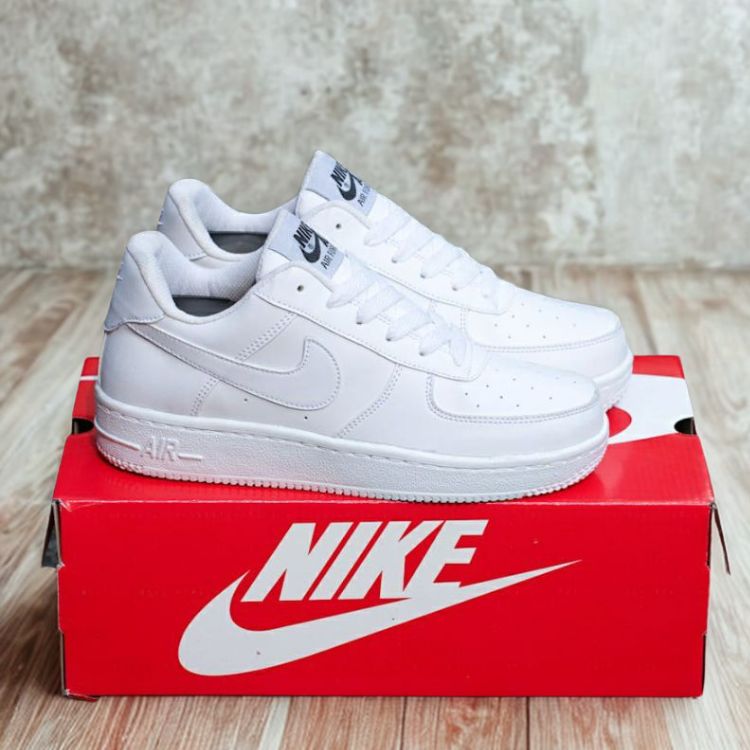 harga sneakers nike original