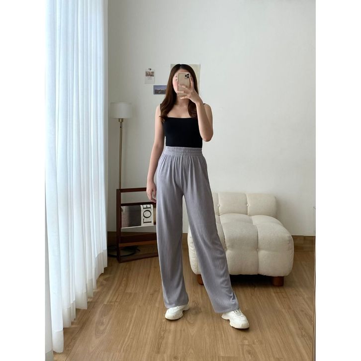 Oq külot kiygan yapon ayol (foto) Oq külot kiygan yapon ayol (foto)