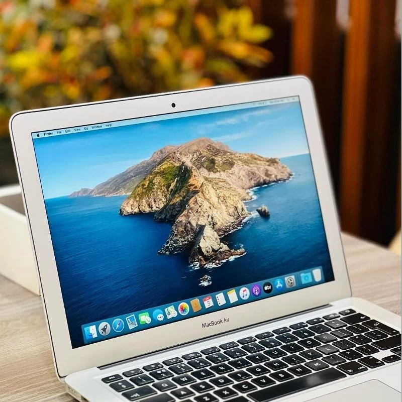 Apple MacBook Air (13-inch, 2017) Core i5 1.8GHz 8GB 中古