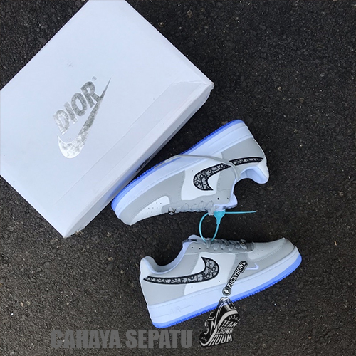 sepatu nike x dior